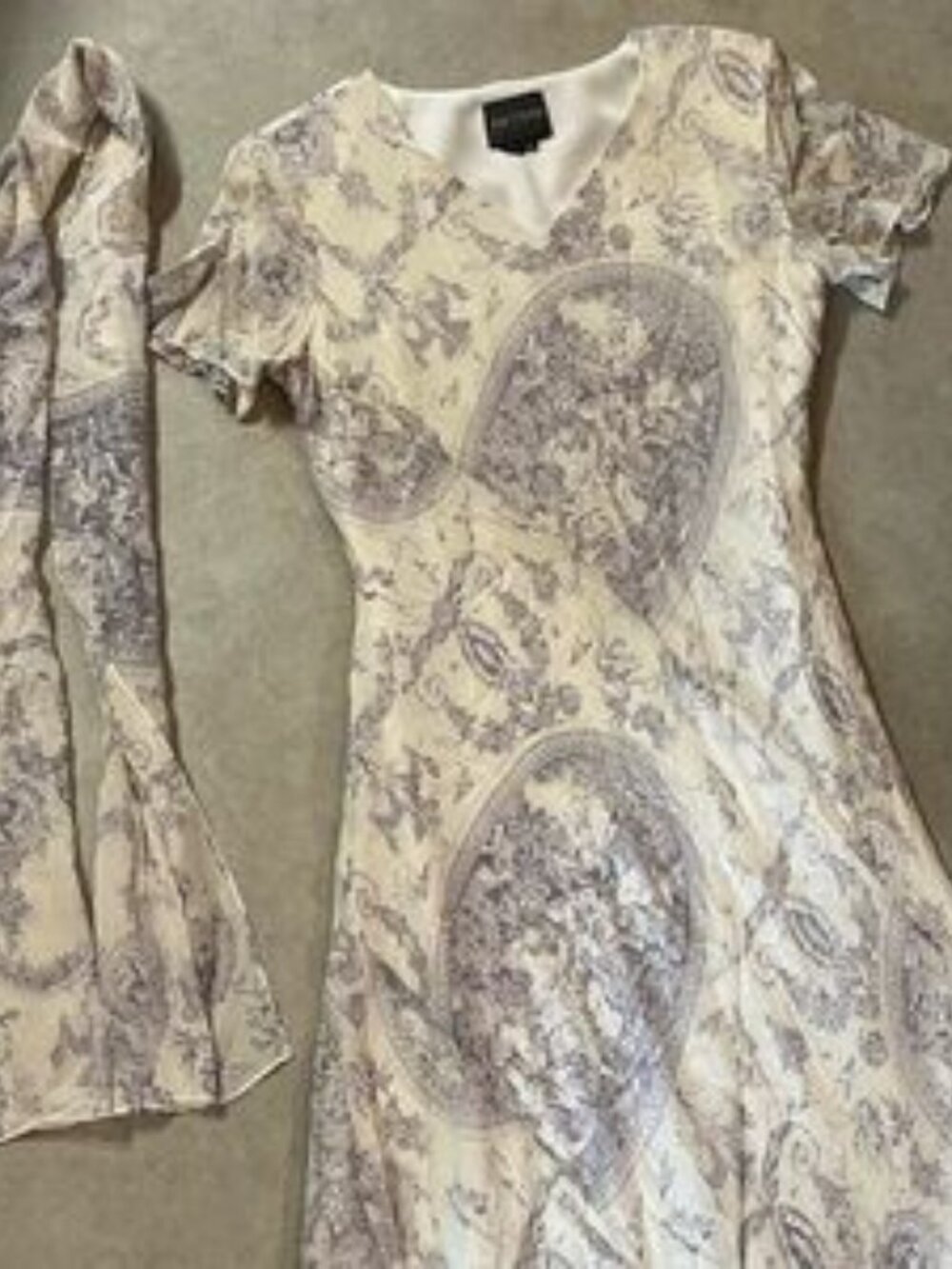 Kay Unger Long Dress. Lined. Matching scarf. V-neck. Size 10